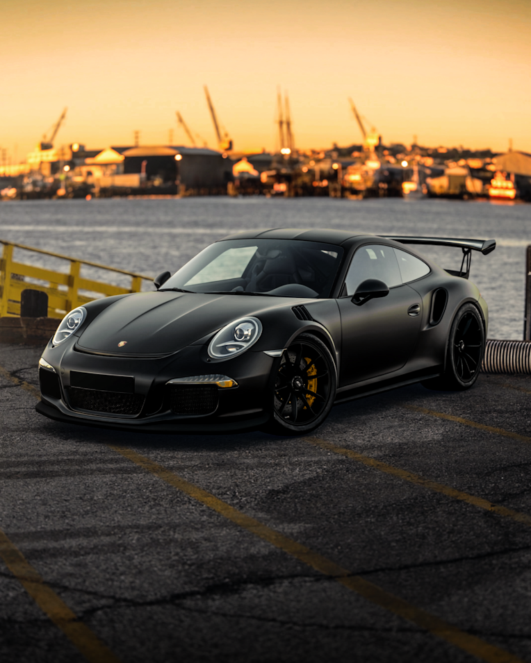 Porsche 911 on road — Porsche بالعربي